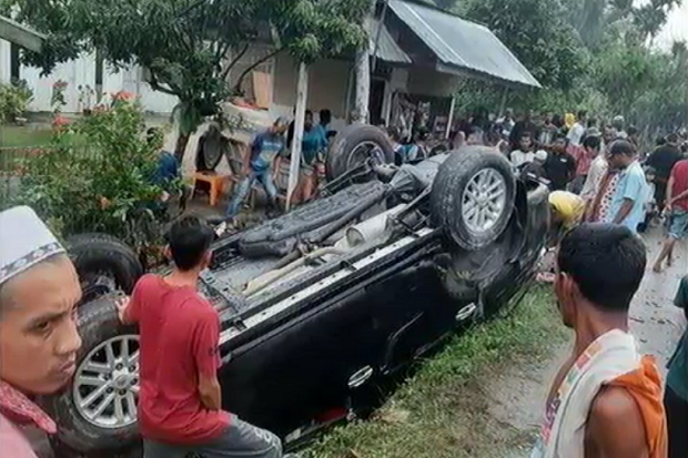 Mobil Dinas Mewah yang...