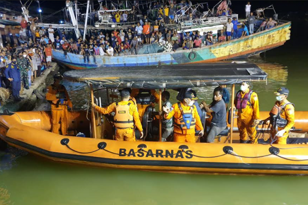 15 Orang Masih Hilang,...