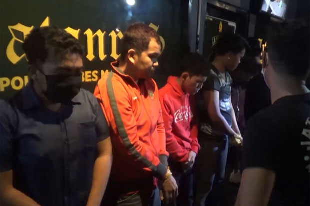 Mengaku sebagai Polisi...