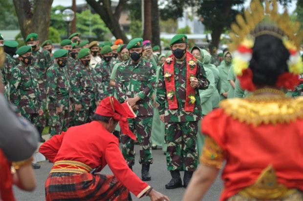 Jabat Pangdam Hasanuddin,...