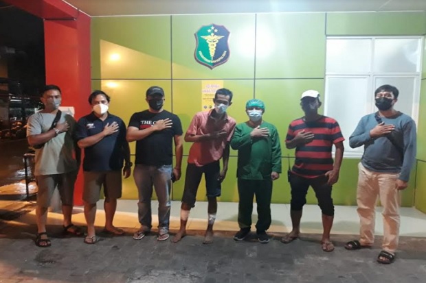 26 Kali Beraksi, Dedengkot...