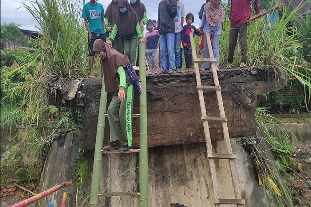 Pasca Jembatan Ambruk,...