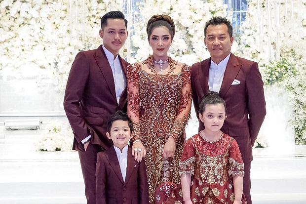 Foto Keluarga Tanpa...