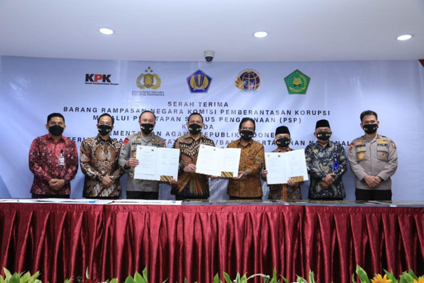 KPK Serahkan Aset Rampasan...