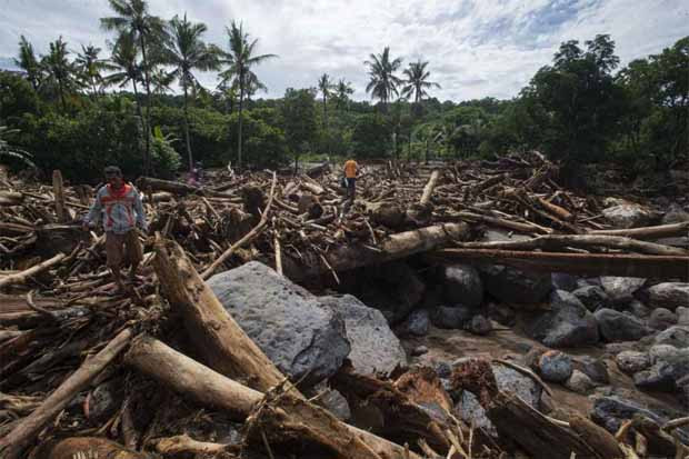 Pencarian Korban Banjir...