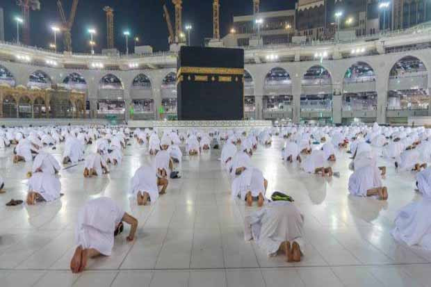Saudi Buka Umrah Terbatas,...
