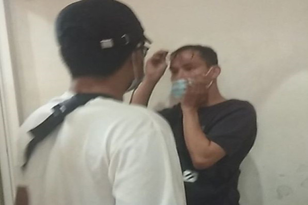Intip Wanita di Toilet...