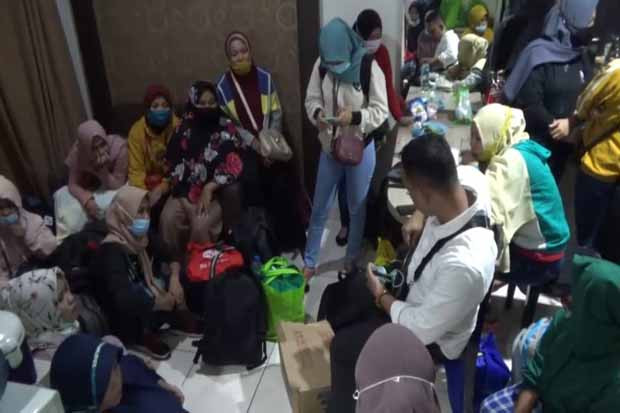 Gerebek Apartemen di...