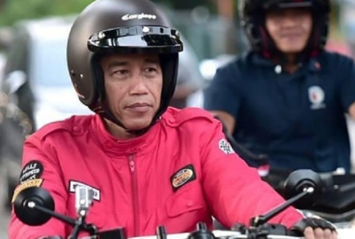 Gawat, Helm Retro yang...