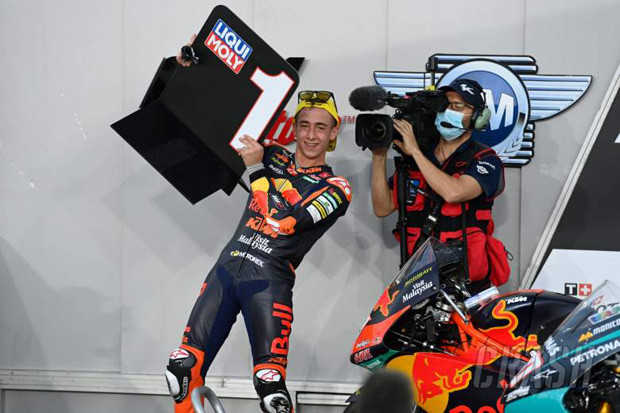Rossi Berniat Tunda...