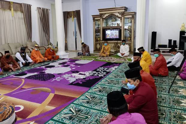 Jelang Awal Ramadan,...