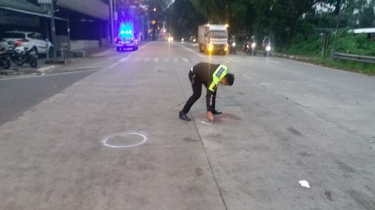Dua Motor Bertabrakan...