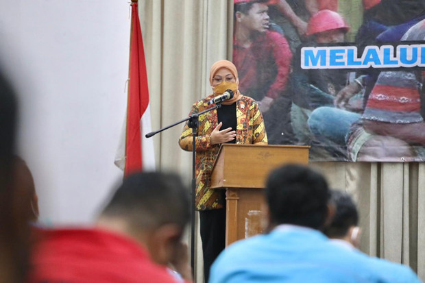 Menaker Ida Minta Industri...