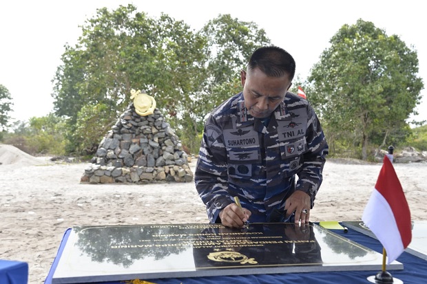 Dankormar Resmikan Pantai...