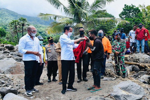 Kunjungi Lokasi Bencana,...