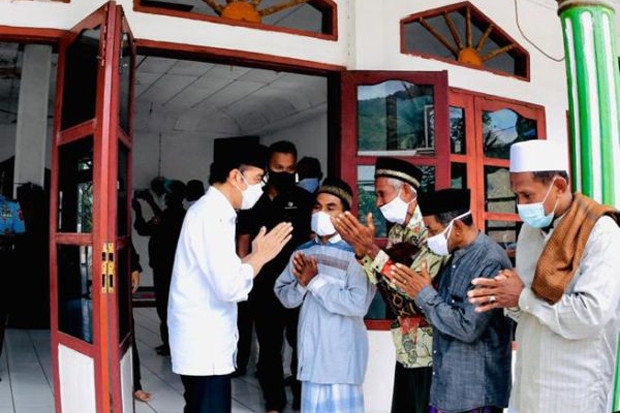 Singgah di Masjid Lembata,...