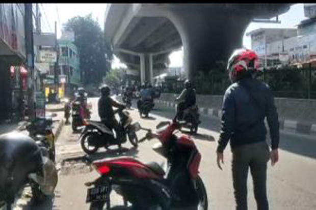 Hadang Pengendara Lawan...