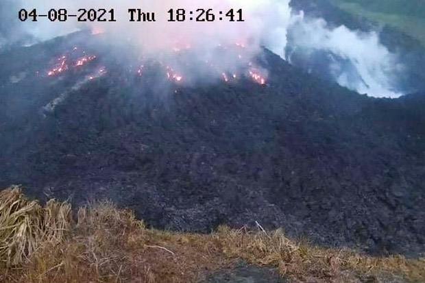 Gunung Berapi di St....