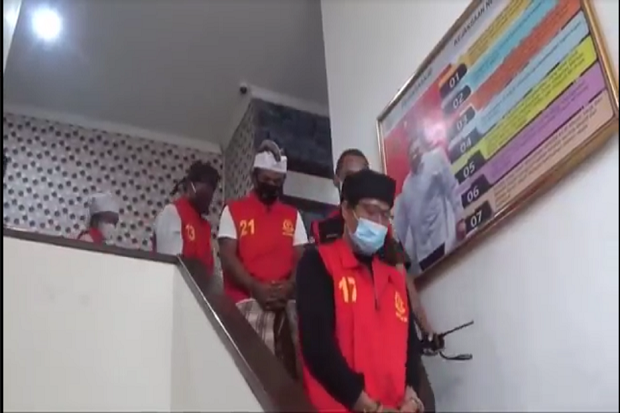 Korupsi Bedah Rumah,...
