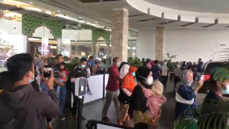 Kepanikan Pengunjung...