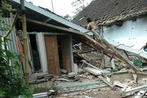 Usai Gempa Besar Malang,...