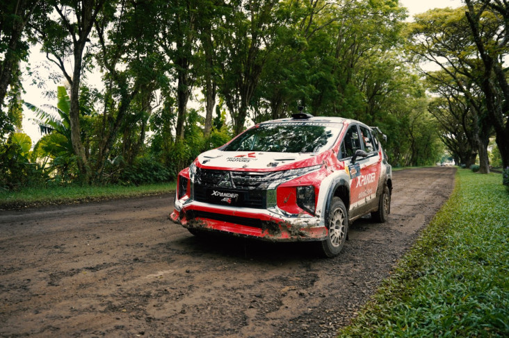 Mitsubishi Xpander AP4...