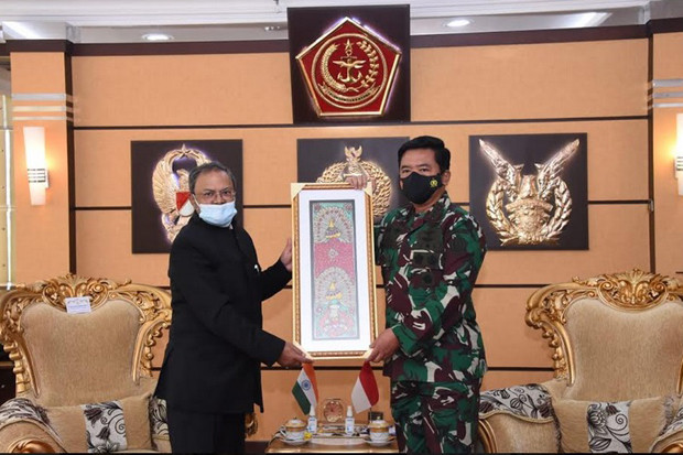 Panglima TNI Terima...