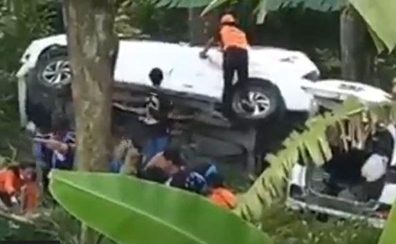 Dua Mobil Alami Rem...