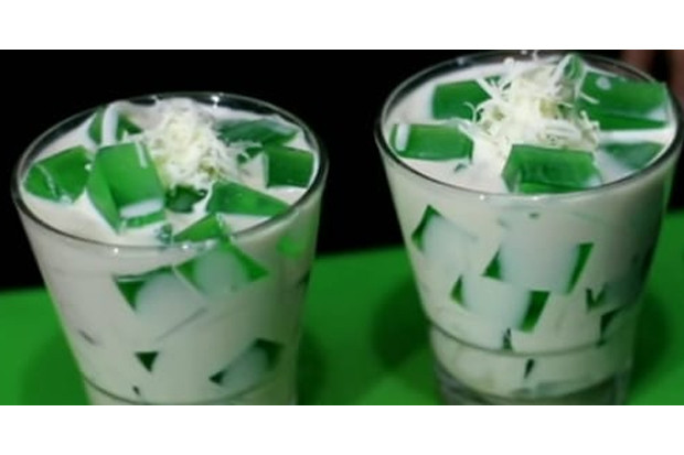Segarnya Es Buko Pandan,...