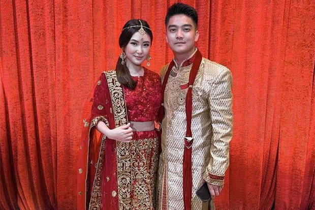 Pas Foto Berdua Tunangan...