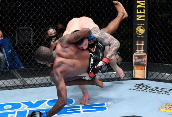 Diwarnai Rekor UFC 11...