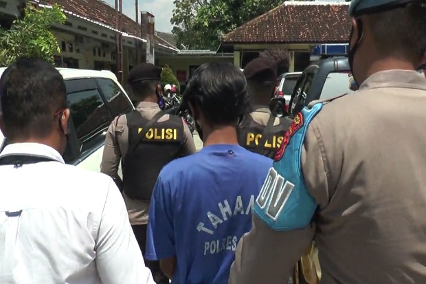Gempar! Siswi SMA di...