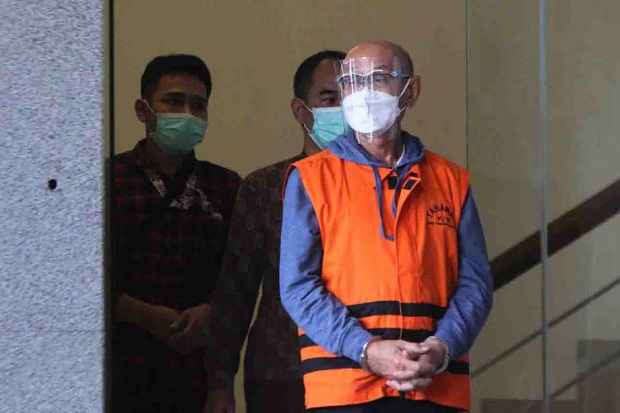 KPK Geledah Kantor Penyuap...