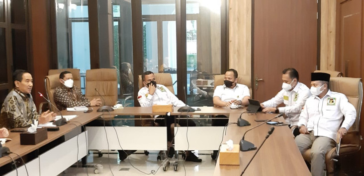 KPK Sambangi Kantor...