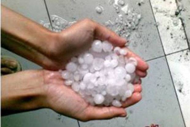 Ternyata Hujan Es Turun...