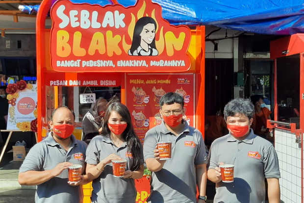 Menciptakan Lapangan...