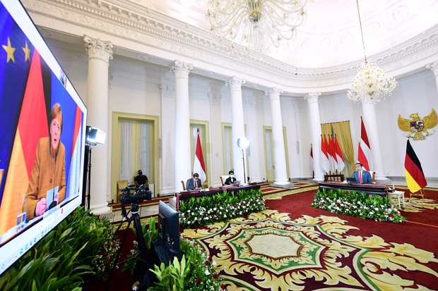 Jokowi-Merkel Tukar...
