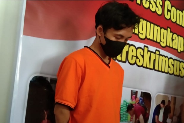 Sakit Hati Diputus Pacar,...