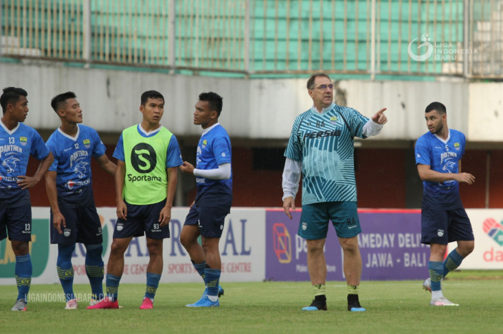 Pelatih Persib Komentari...
