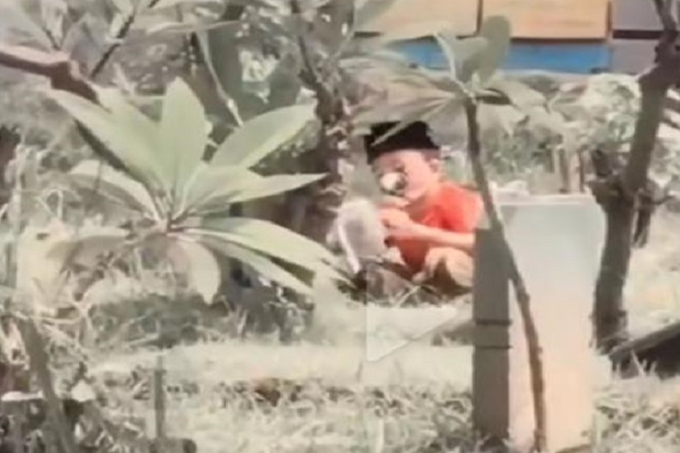 Viral Anak Kecil Sendirian...