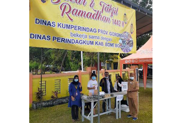 Beli Takjil di Bone...