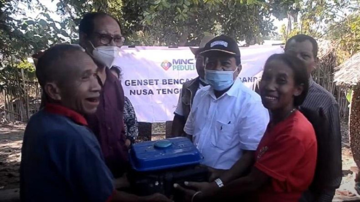 MNC Peduli Serahkan...