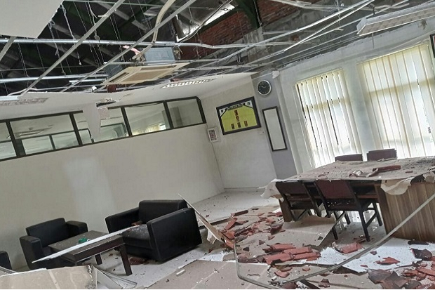 Gedung DPRD Blitar Rusak...