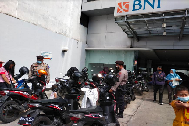 Pasca Kerumunan Massa,...