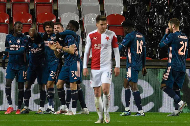 Arsenal Pesta Gol di...