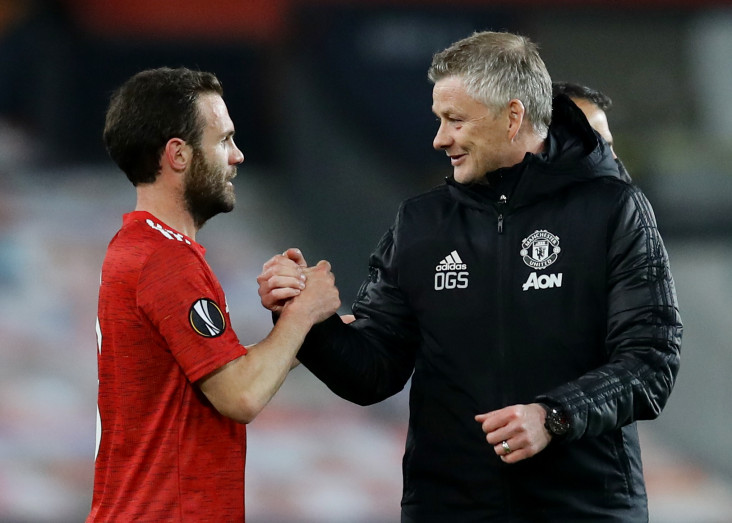 Manchester United Tak...