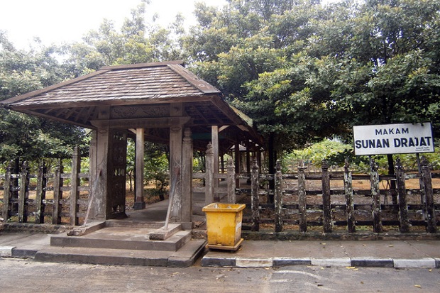 Catur Piwulang dan Singo...