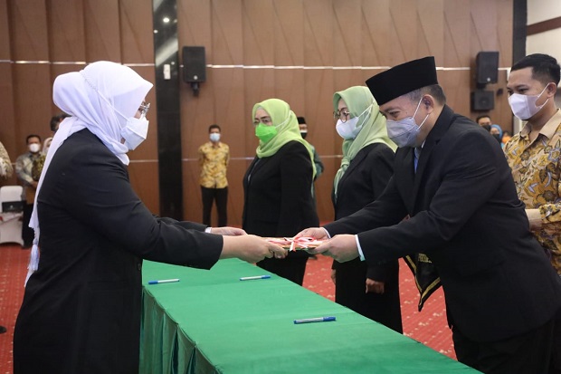 Saat Lantik 11 Pejabat,...