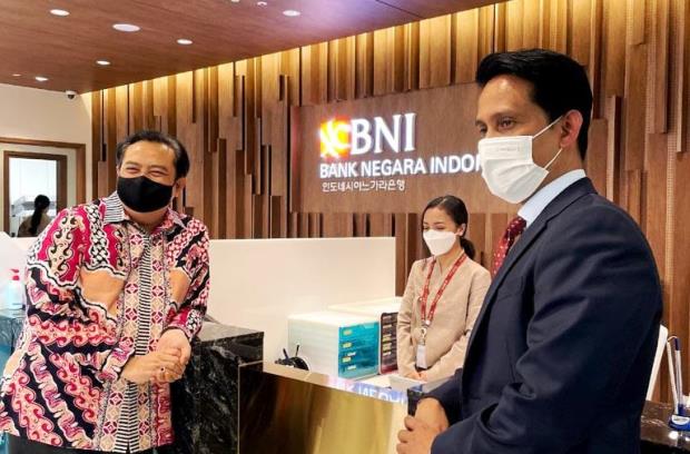 Resmikan Kantor Baru...