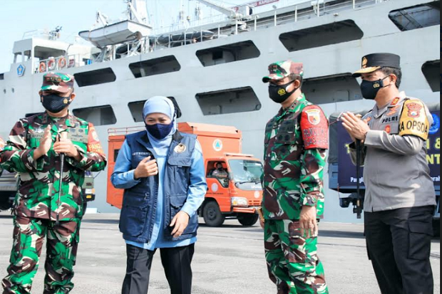 Gubernur Khofifah dan...